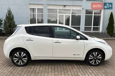Хетчбек Nissan Leaf 2015 в  фото 8 Хетчбек Nissan Leaf 2015 в