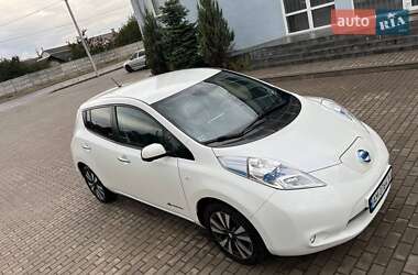 Хетчбек Nissan Leaf 2015 в  фото 9 Хетчбек Nissan Leaf 2015 в
