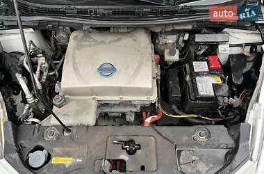 Хетчбек Nissan Leaf 2015 в  фото 10 Хетчбек Nissan Leaf 2015 в