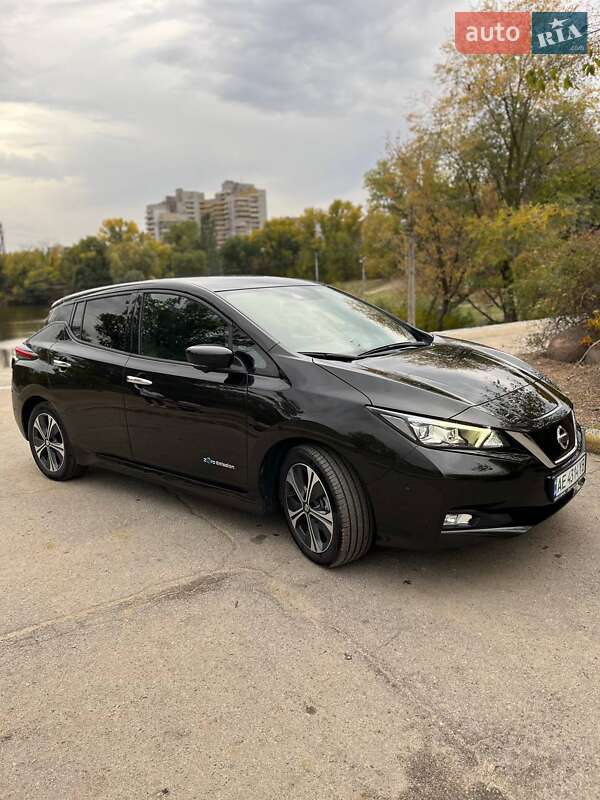 Хэтчбек Nissan Leaf 2018 в Днепре