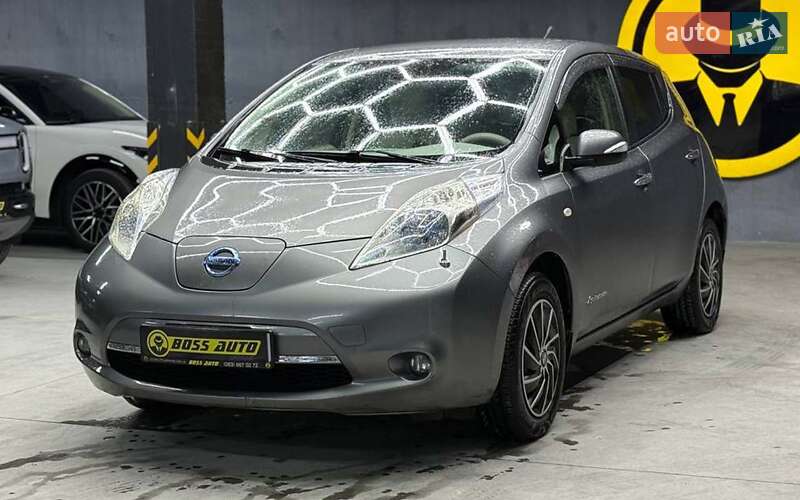 Хетчбек Nissan Leaf 2013 в Чернівцях