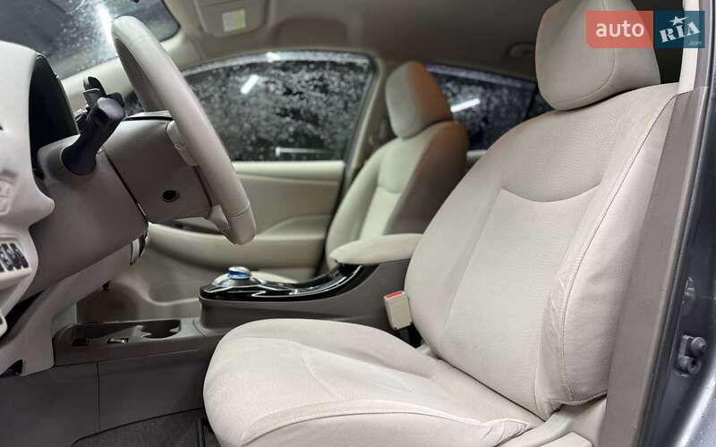 Хетчбек Nissan Leaf 2013 в Чернівцях