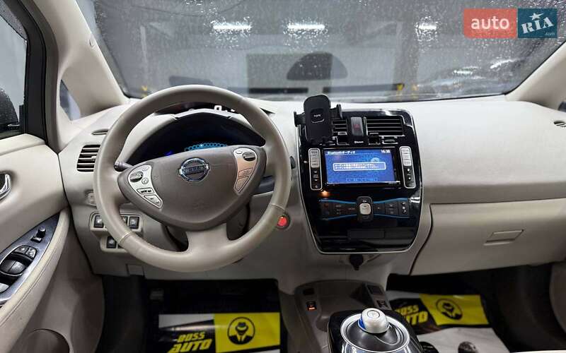Хетчбек Nissan Leaf 2013 в Чернівцях