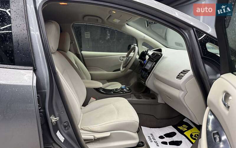 Хетчбек Nissan Leaf 2013 в Чернівцях