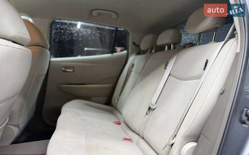 Хетчбек Nissan Leaf 2013 в Чернівцях