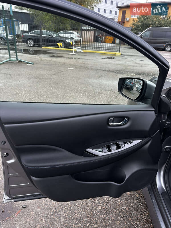 Хэтчбек Nissan Leaf 2019 в Киеве