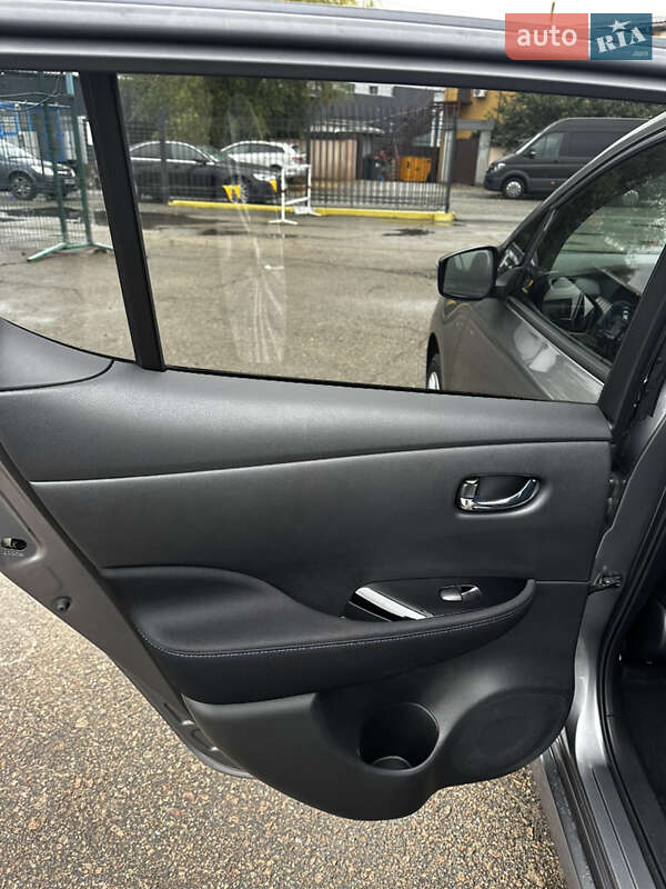 Хэтчбек Nissan Leaf 2019 в Киеве