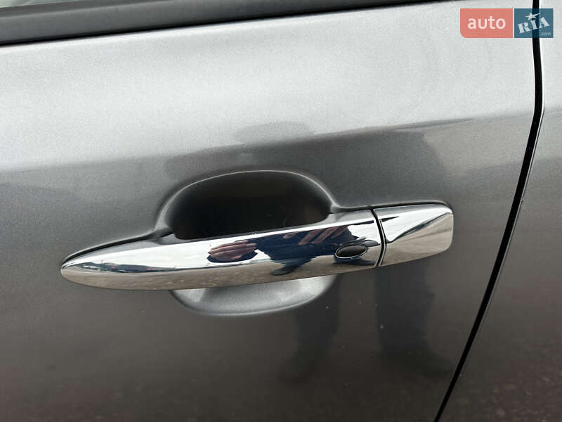 Хэтчбек Nissan Leaf 2019 в Киеве