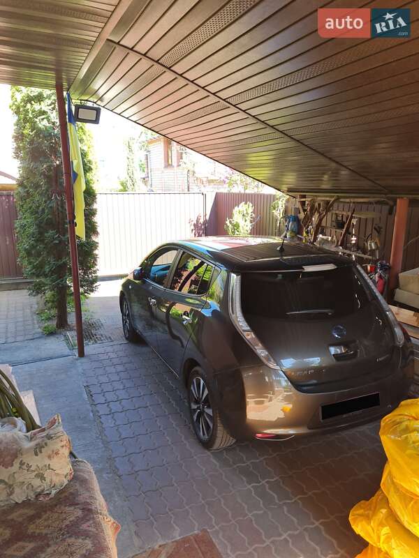 Хэтчбек Nissan Leaf 2017 в Киеве