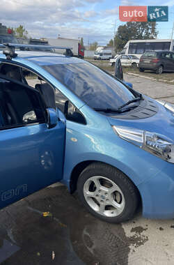 Хэтчбек Nissan Leaf 2011 в 
