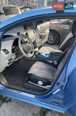 Хэтчбек Nissan Leaf 2011 в 