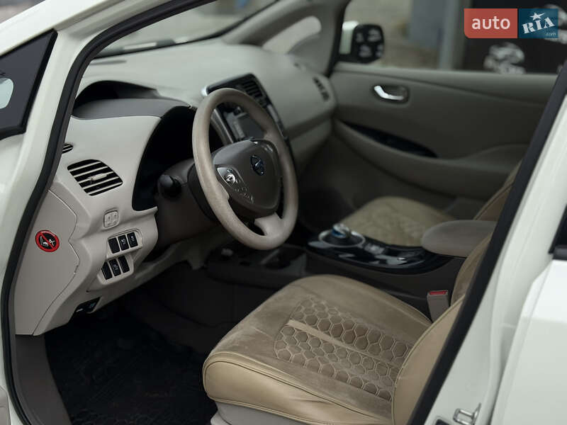 Хэтчбек Nissan Leaf 2011 в Новомосковске фото 5 Хэтчбек Nissan Leaf 2011 в Новомосковске