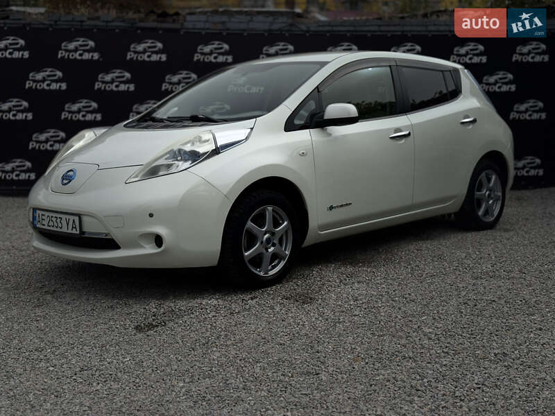 Хэтчбек Nissan Leaf 2011 в Новомосковске фото 2 Хэтчбек Nissan Leaf 2011 в Новомосковске