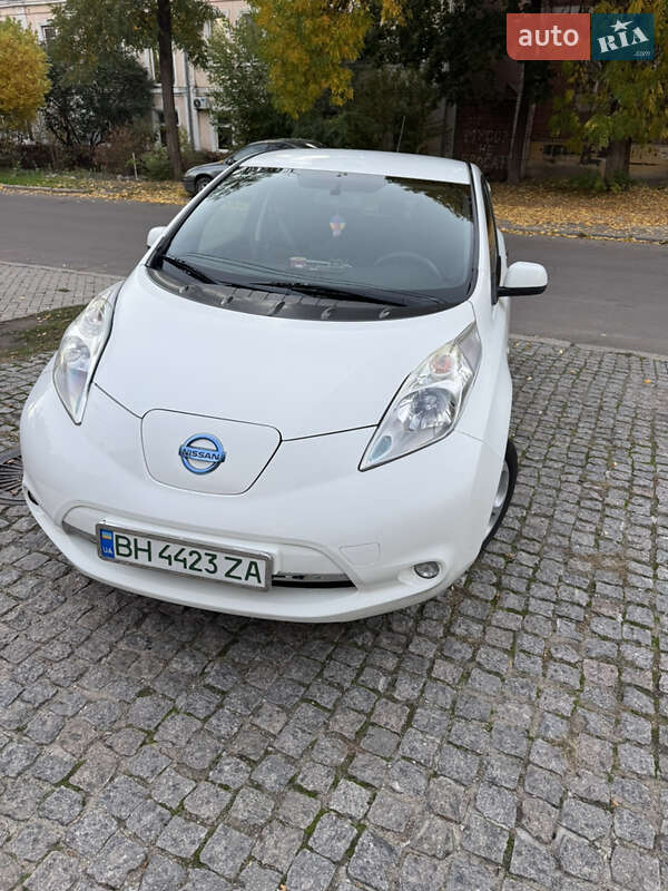 Хэтчбек Nissan Leaf 2015 в Николаеве фото Хэтчбек Nissan Leaf 2015 в Николаеве