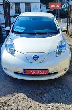 Хэтчбек Nissan Leaf 2015 в 