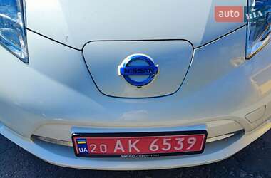 Хэтчбек Nissan Leaf 2015 в 