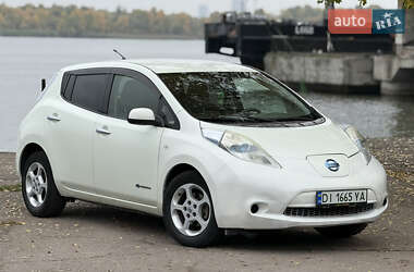 Хэтчбек Nissan Leaf 2012 в 