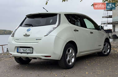 Хэтчбек Nissan Leaf 2012 в 
