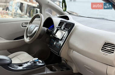 Хэтчбек Nissan Leaf 2012 в 