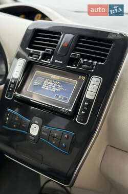 Хэтчбек Nissan Leaf 2012 в 
