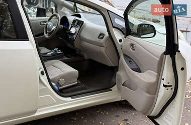 Хэтчбек Nissan Leaf 2012 в 