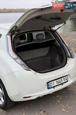 Хэтчбек Nissan Leaf 2012 в 