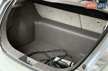 Хэтчбек Nissan Leaf 2012 в 