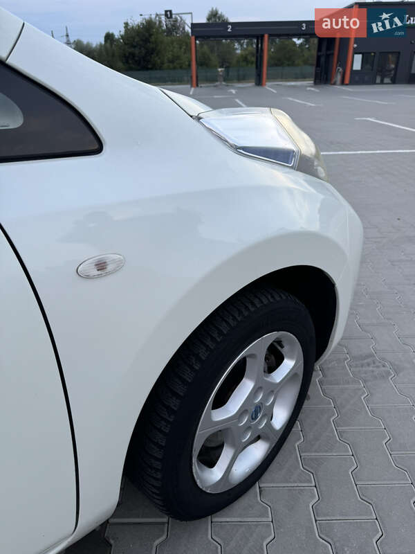 Хэтчбек Nissan Leaf 2011 в Виннице