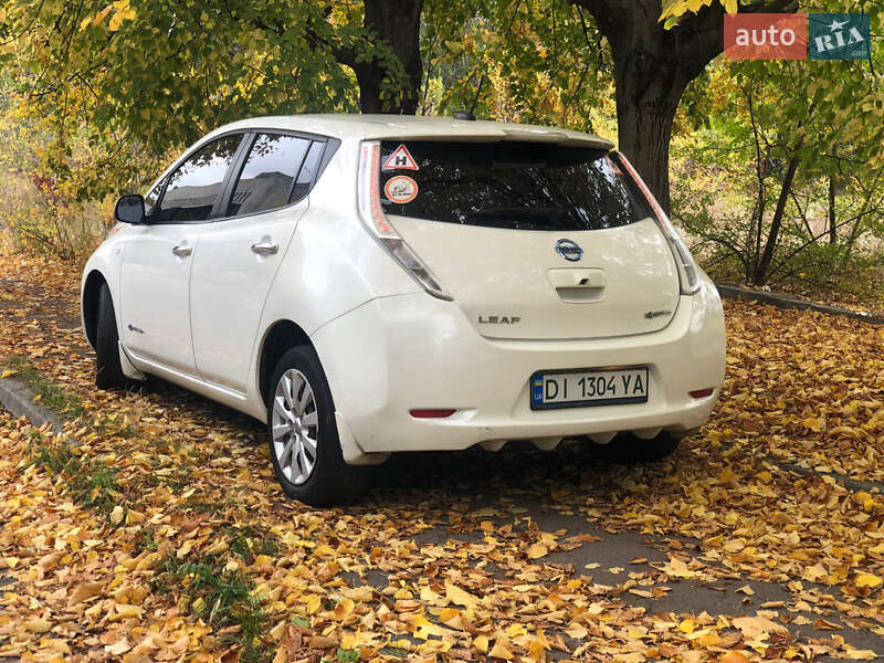 Хэтчбек Nissan Leaf 2015 в Днепре