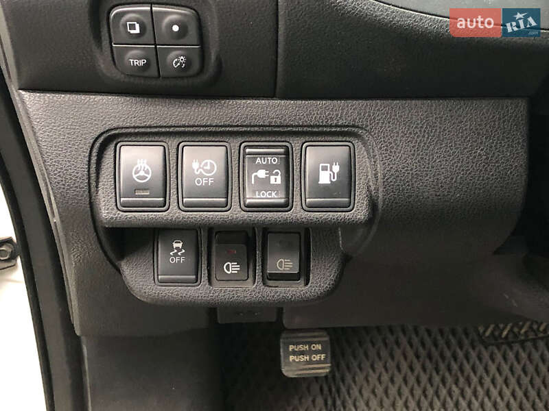 Хэтчбек Nissan Leaf 2015 в Днепре