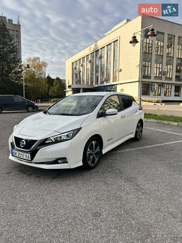 Хэтчбек Nissan Leaf 2018 в Ровно