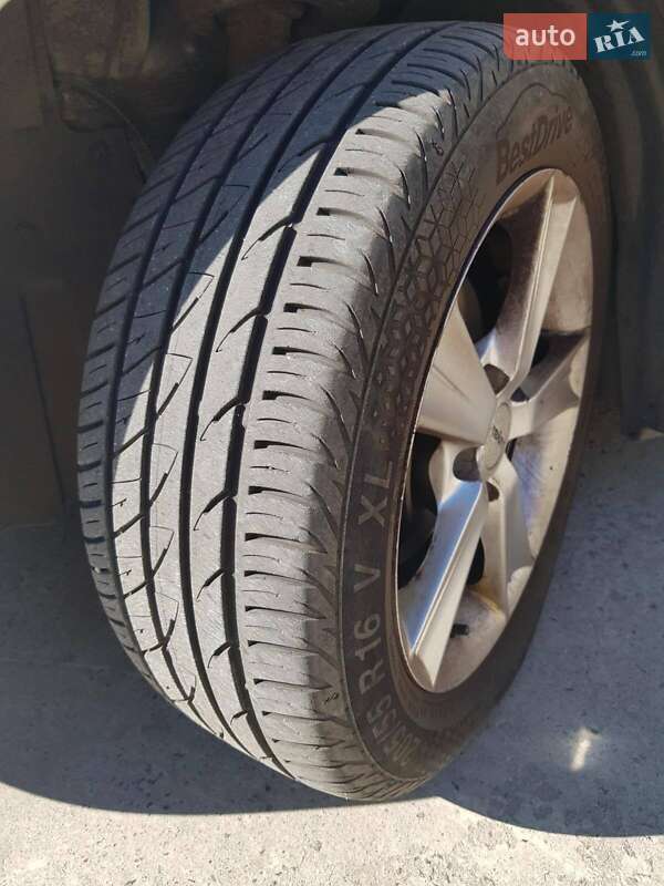 Хетчбек Nissan Leaf 2014 в Дніпрі