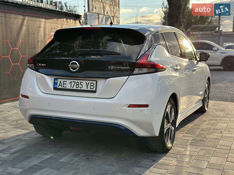 Хетчбек Nissan Leaf 2018 в Дніпрі
