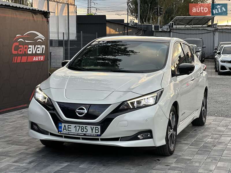 Хетчбек Nissan Leaf 2018 в Дніпрі
