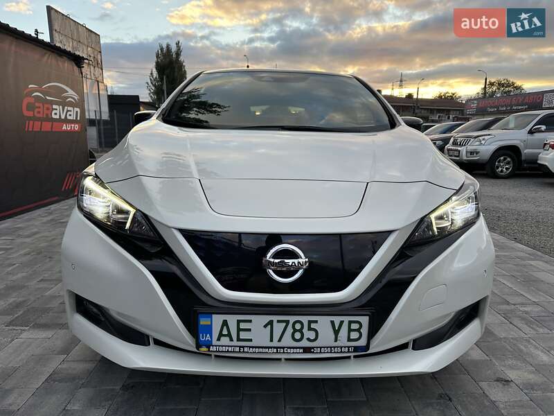 Хетчбек Nissan Leaf 2018 в Дніпрі