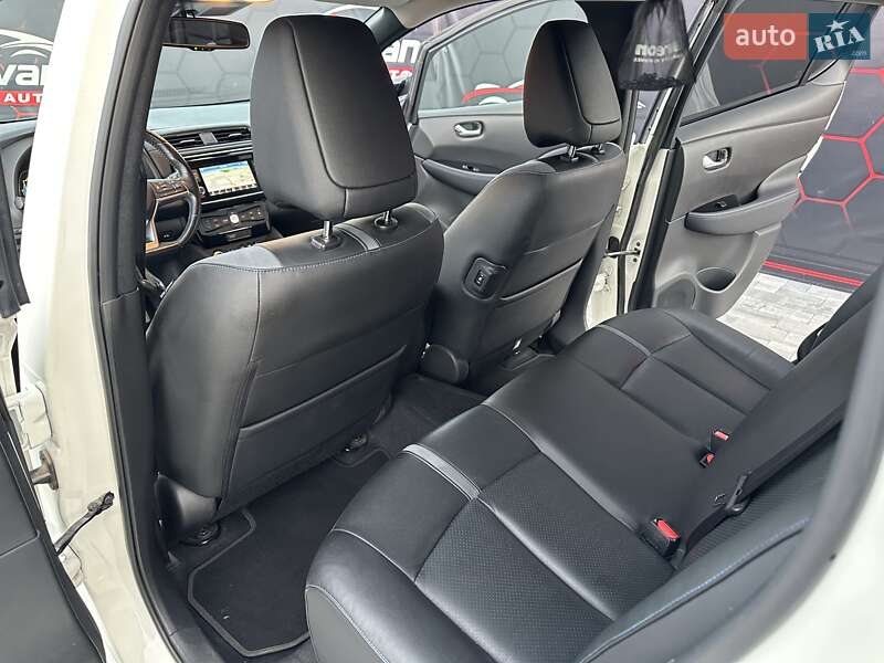 Хетчбек Nissan Leaf 2018 в Дніпрі