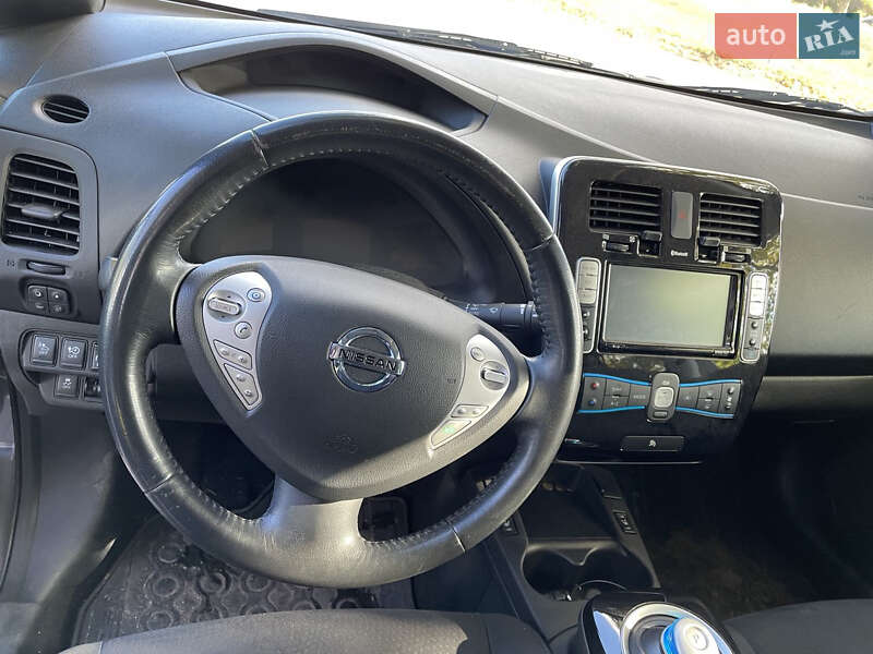 Хэтчбек Nissan Leaf 2015 в Кропивницком