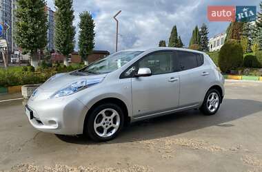 Хэтчбек Nissan Leaf 2012 в 