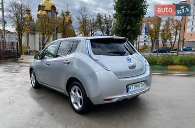 Хэтчбек Nissan Leaf 2012 в 