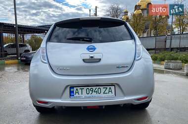 Хэтчбек Nissan Leaf 2012 в 
