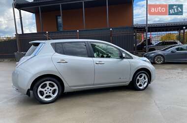 Хэтчбек Nissan Leaf 2012 в 