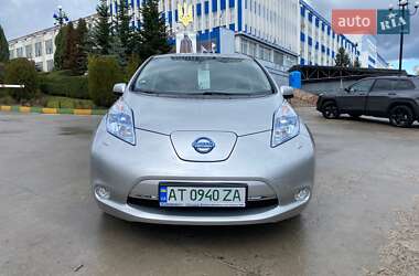 Хэтчбек Nissan Leaf 2012 в 
