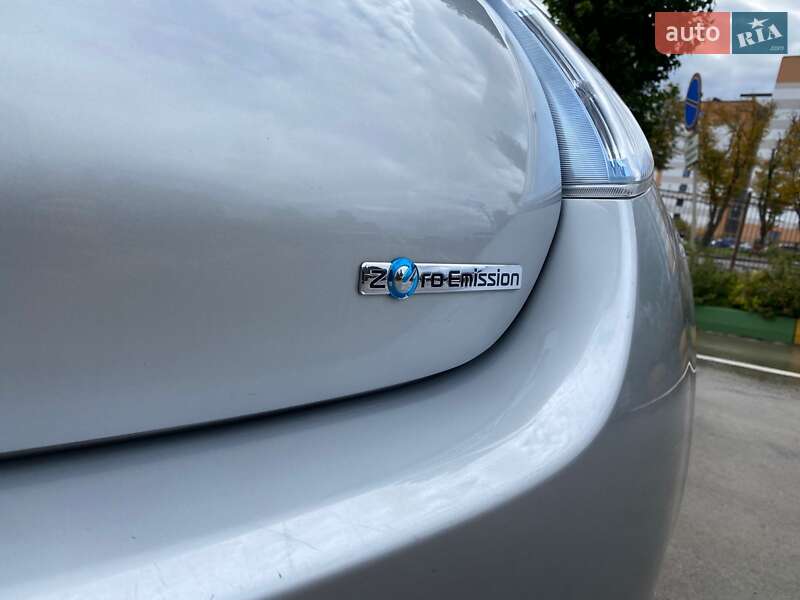 Хэтчбек Nissan Leaf 2012 в Ивано-Франковске