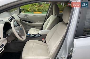 Хэтчбек Nissan Leaf 2012 в 