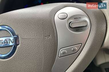 Хэтчбек Nissan Leaf 2012 в 