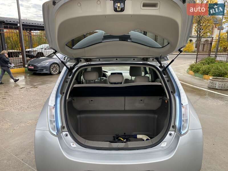 Хэтчбек Nissan Leaf 2012 в Ивано-Франковске