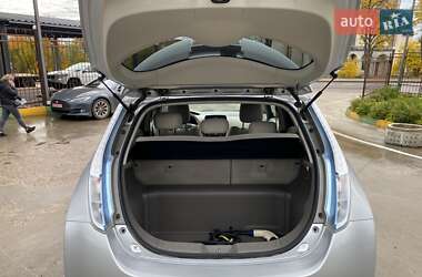 Хэтчбек Nissan Leaf 2012 в 