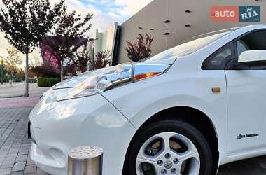 Хэтчбек Nissan Leaf 2014 в 