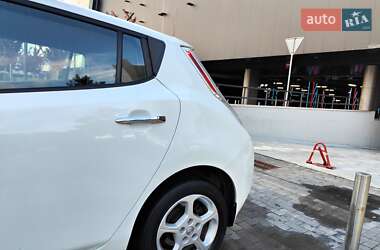 Хэтчбек Nissan Leaf 2014 в 