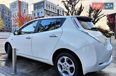 Хэтчбек Nissan Leaf 2014 в 